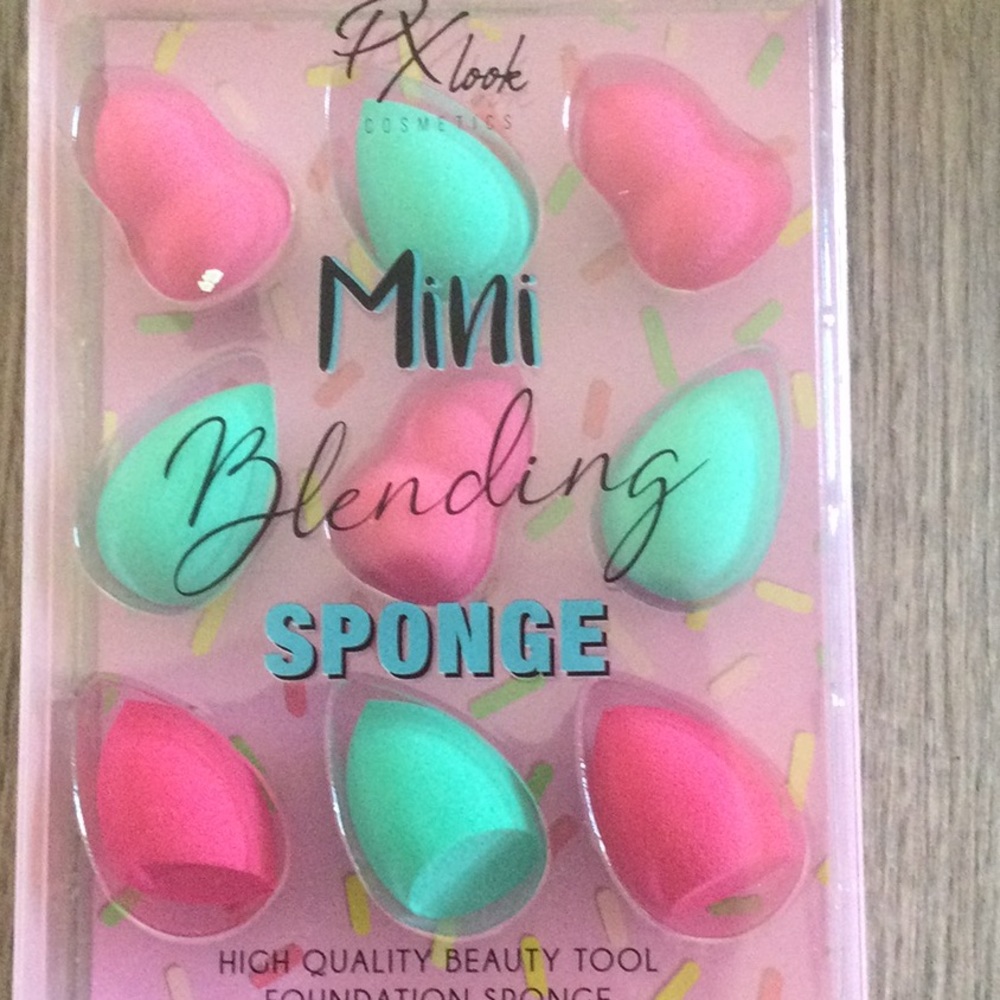 Make up bundle w/ 🆓 case - Picture 3 of 5